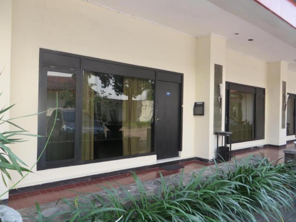 Insumo Palace Hotels & Resorts Kediri  Exterior photo