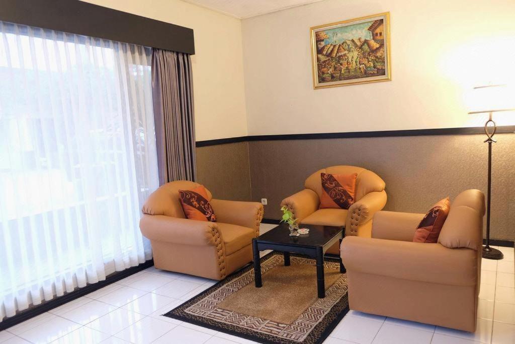 Insumo Palace Hotels & Resorts Kediri  Exterior photo