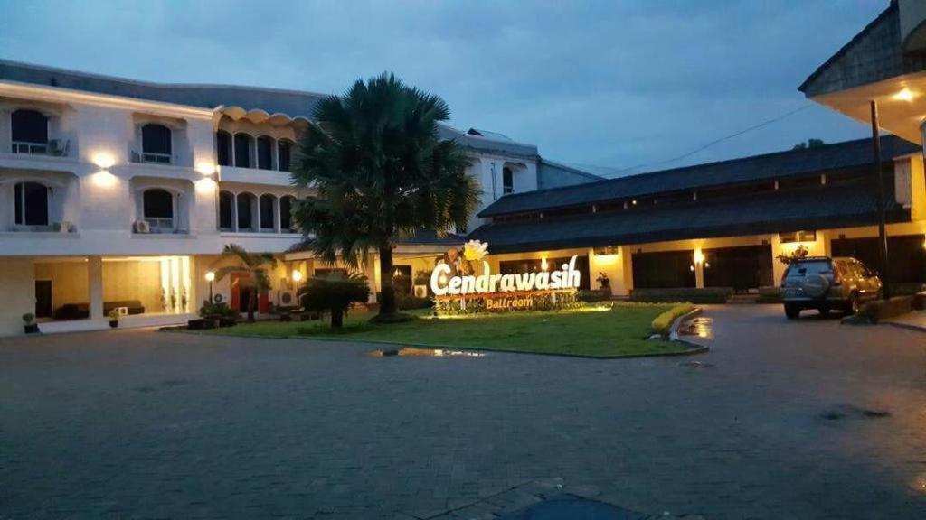 Insumo Palace Hotels & Resorts Kediri  Exterior photo